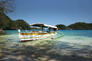 مائة جزيرة في الفلبين